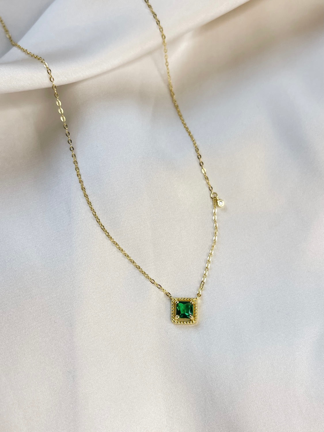 Lily Green Necklace