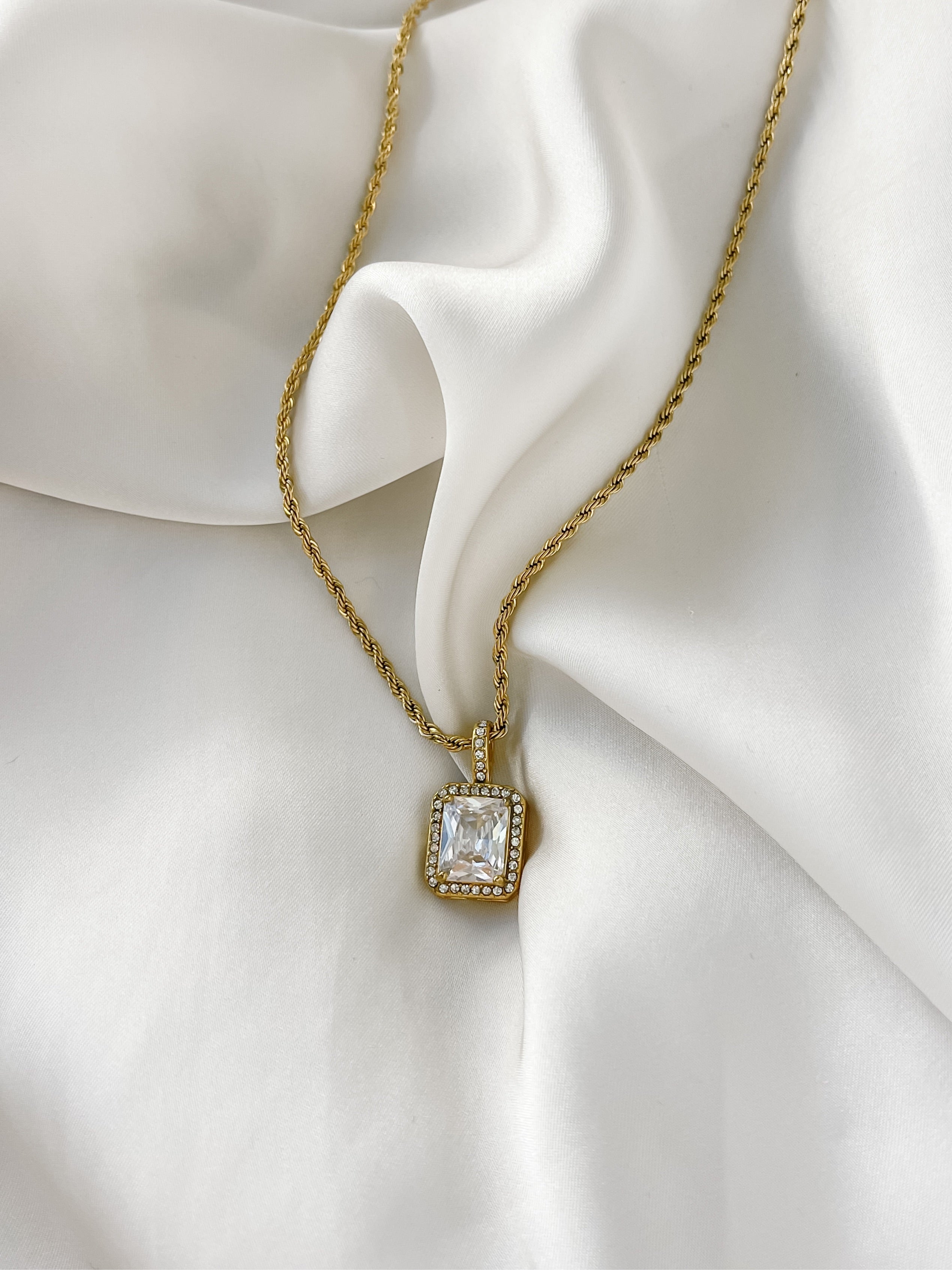 Caterina White Halskette | VORBESTELLUNG