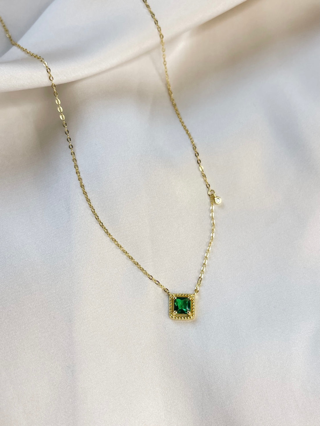 Lily Green Halskette
